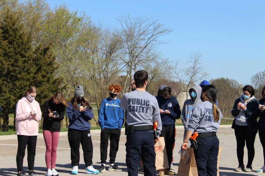 Upperclassmen members of Public Safety brief underclassmen at the scene of the crime. 