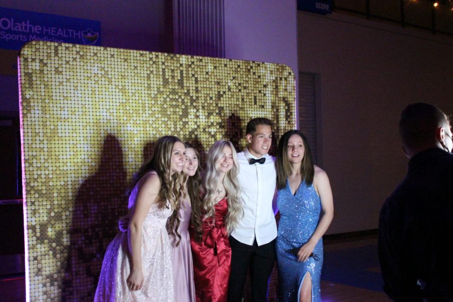 Haley Hahn, Maya Freeman, Angelina McConnell, Gavin Krenecki, and Riley Ervin all take a picture together at the photo booth at prom. 