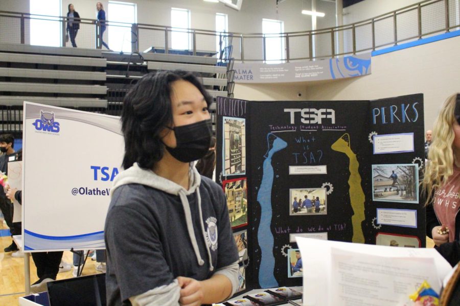Sophomore Taylan Vang presents to the 8th graders about the TSA club during the activity fair. The activity fair was for the eighth graders to walk around and learn more about what we do at West.