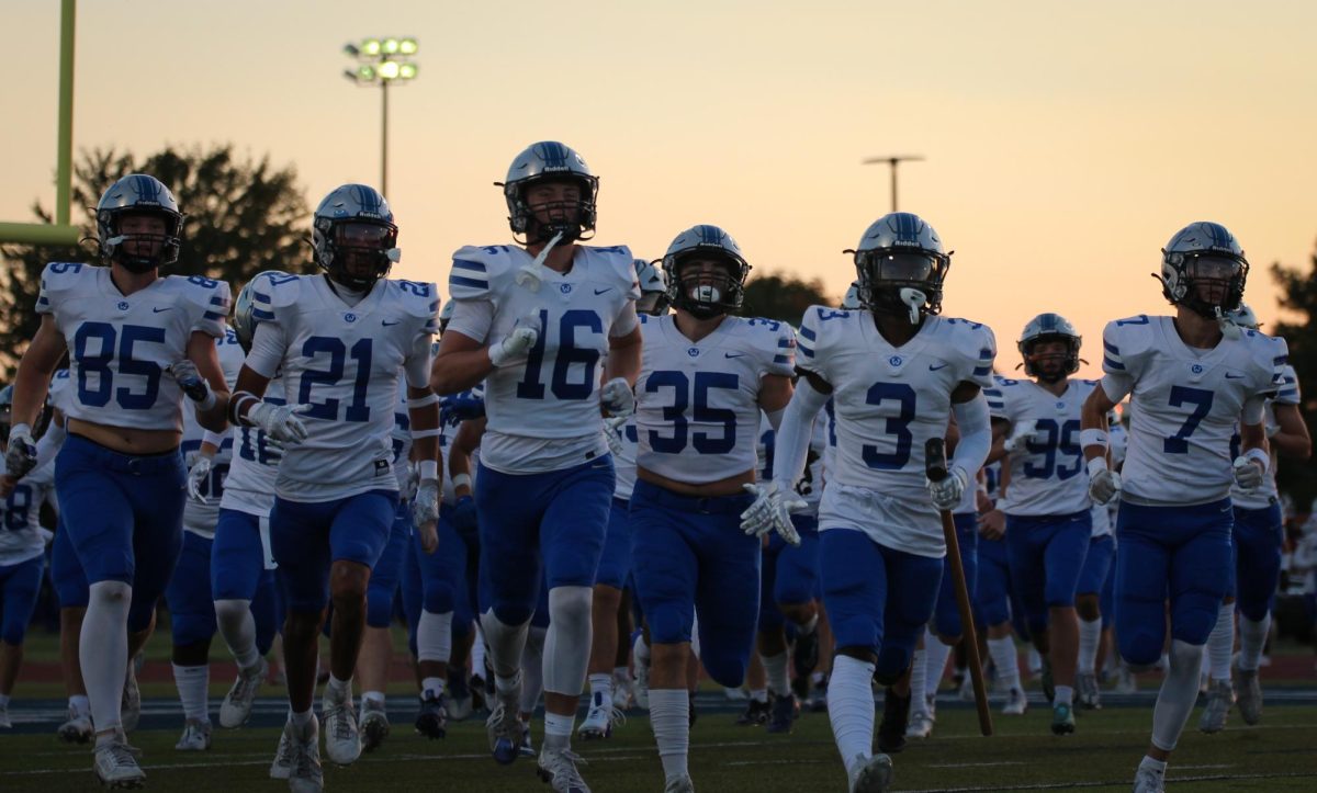 The Owls take the field before the game.