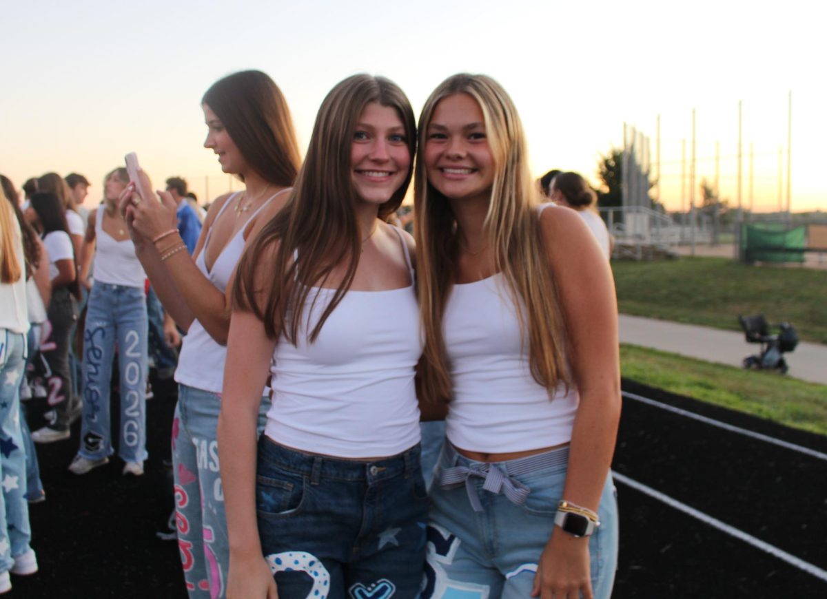 Sydney Hull and Avery Cogdill smiling for a photo.