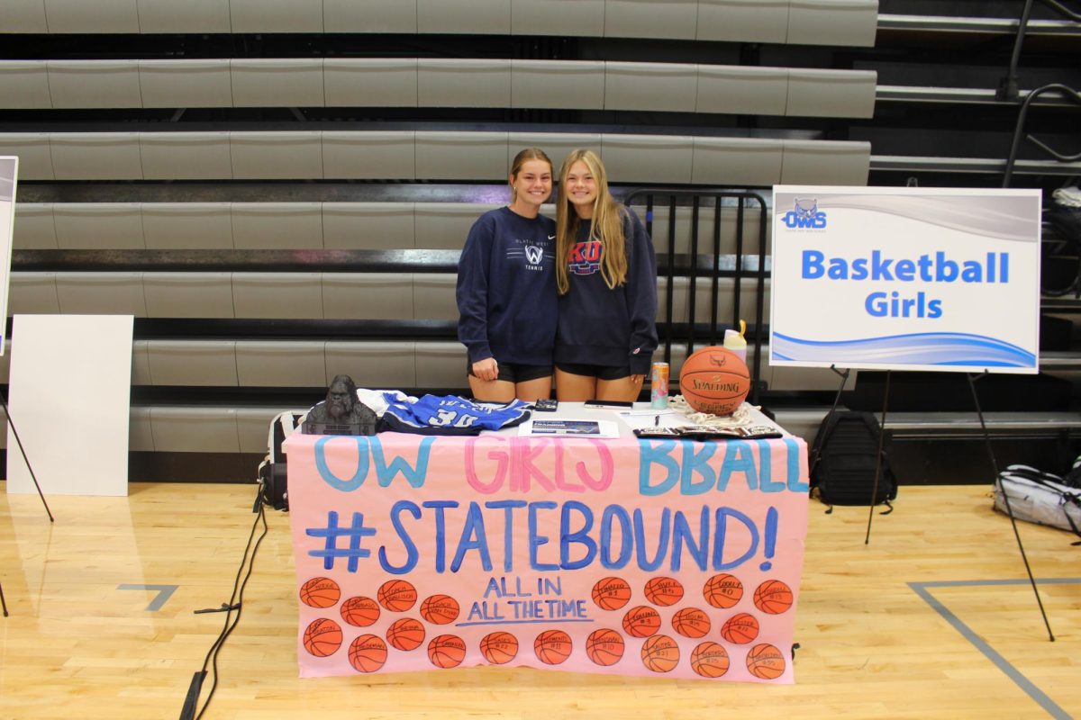 From left Averee Henshaw and Avery Cogdill posing during Activity Fair.