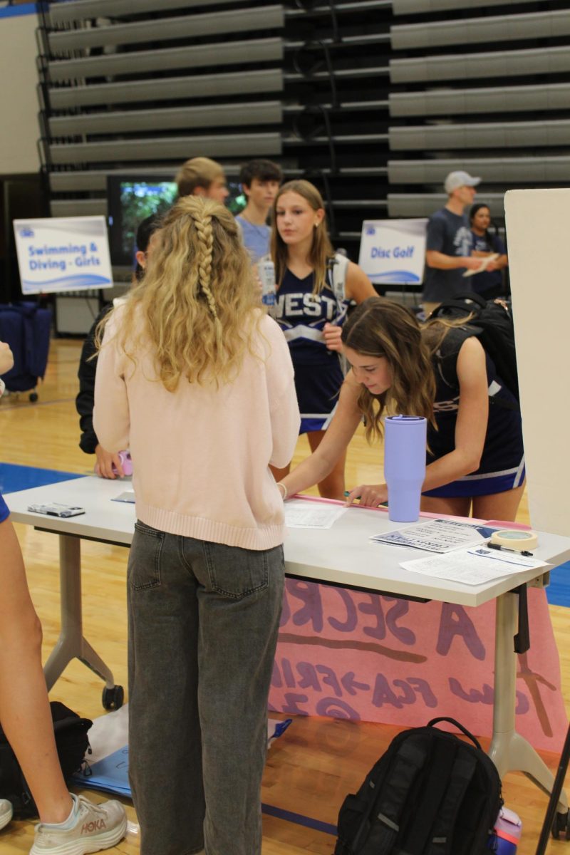 Jodi Garren signing up for FCA at the Activity Fair.