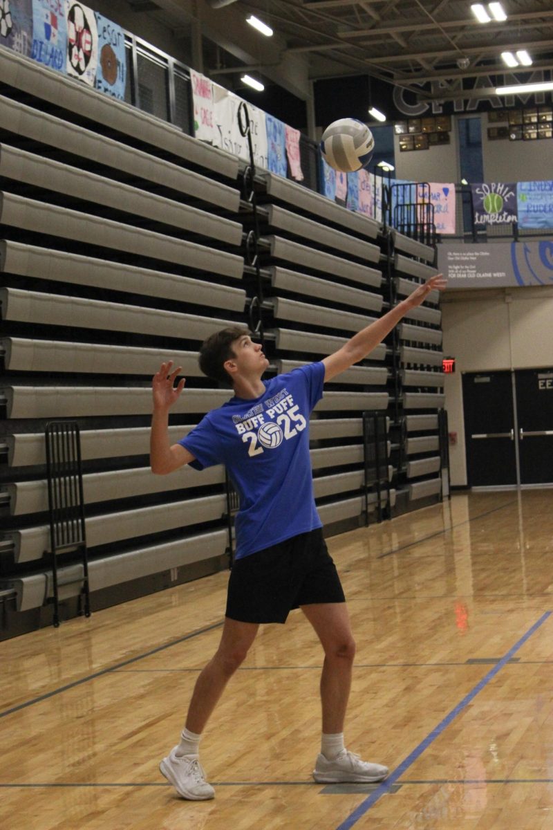The junior team serves the ball.